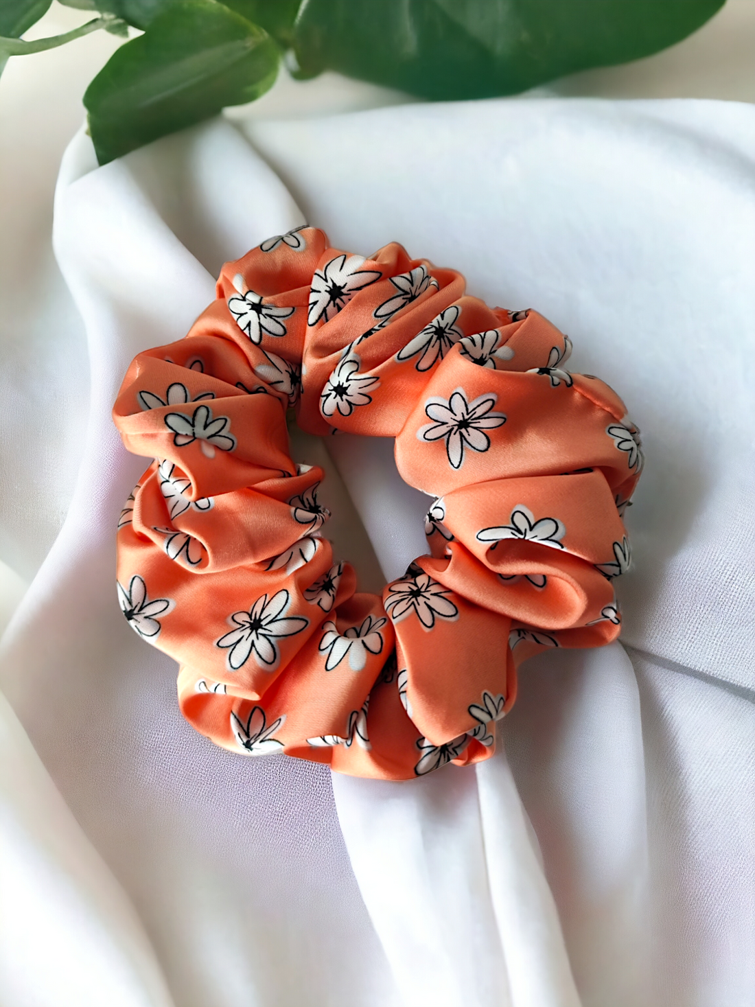 Elastic din satin portocaliu cu flori