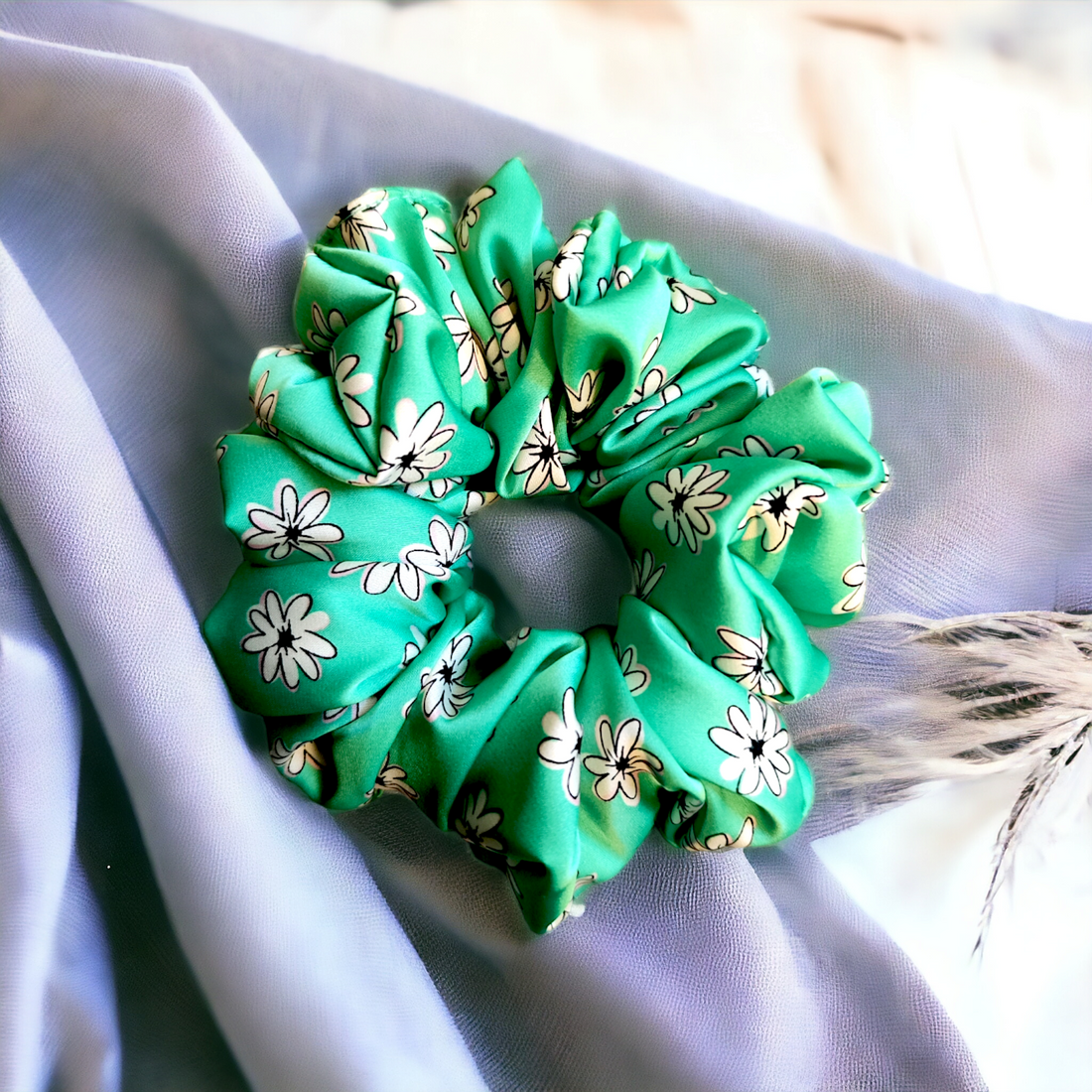 Elastic din satin verde cu flori