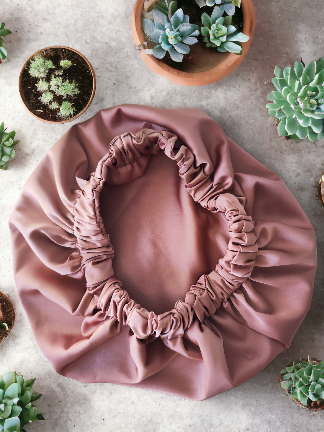 Bonetă din satin roz prăfuit