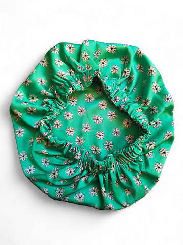 Bonetă din satin verde cu flori